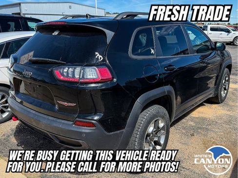 Used 2019 Jeep Cherokee Trailhawk AWD/4WD image 2