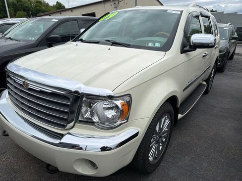 Used 2009 Chrysler Aspen Limited AWD/4WD image 3