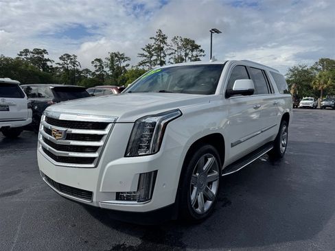 Used 2019 Cadillac Escalade ESV Luxury AWD/4WD image 4