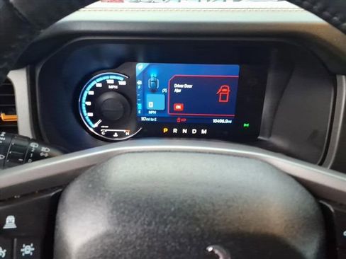 Used 2024 Ford Bronco Badlands image 12