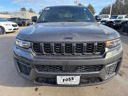 New 2026 Jeep Grand Cherokee Laredo image 8