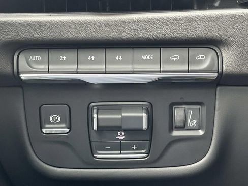 Certified 2025 Cadillac Escalade ESV Sport w/ Touring Package AWD/4WD image 30