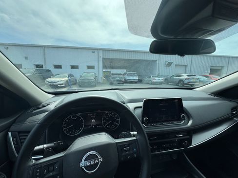 Used 2025 Nissan Rogue SV FWD image 34
