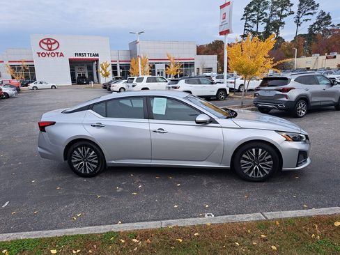Used 2023 Nissan Altima 2.5 SV image 6