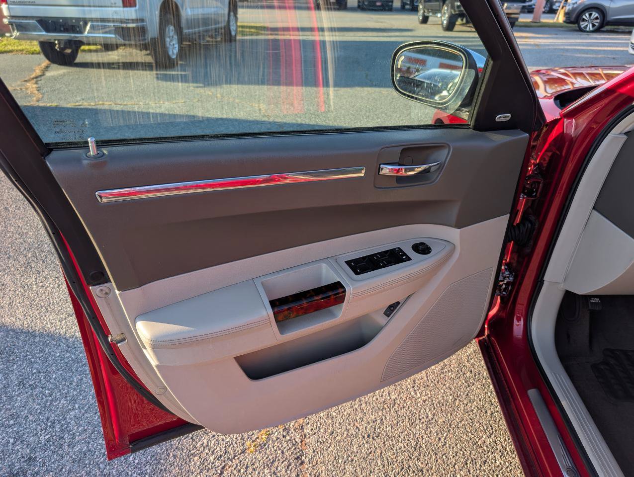 Used 2008 Chrysler 300 C RWD image 10