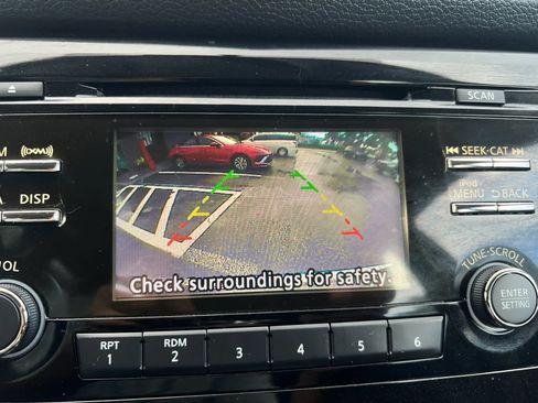 Used 2017 Nissan Rogue S FWD image 13