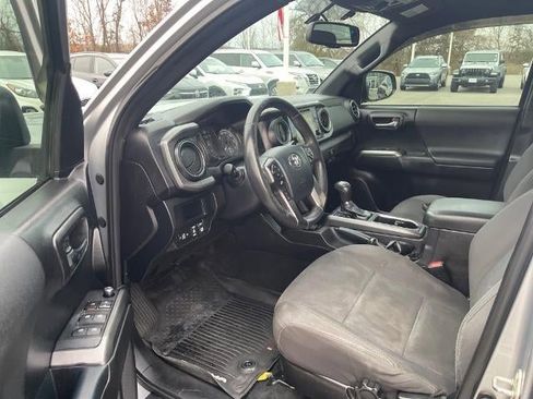 Used 2017 Toyota Tacoma SR5 image 7