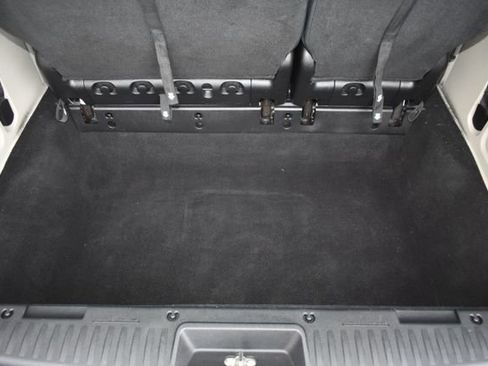 Used 2019 Dodge Grand Caravan SE image 32