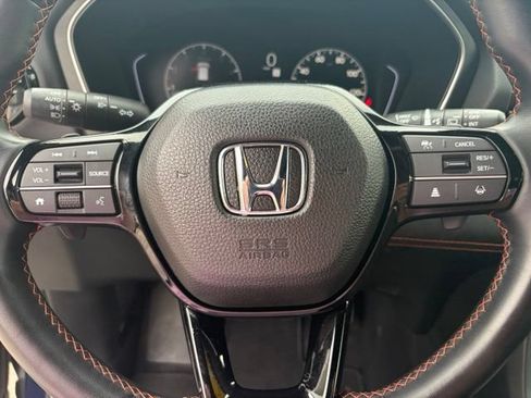 Used 2025 Honda Pilot Sport image 19