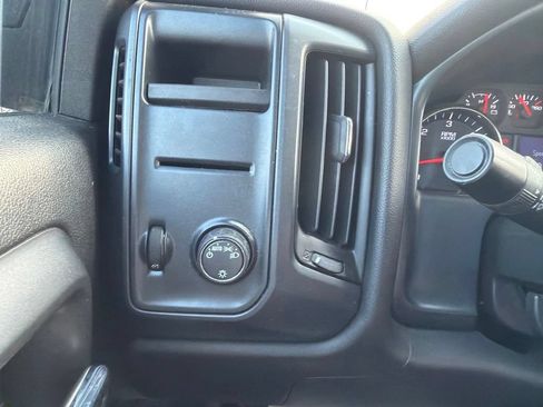 Used 2018 Chevrolet Silverado 1500 Custom w/ Custom Value Package AWD/4WD image 32