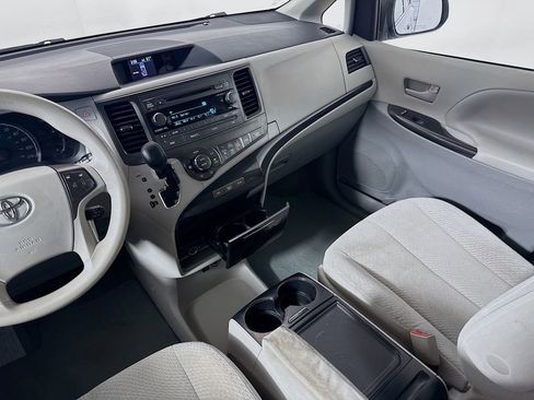 Used 2013 Toyota Sienna LE image 20
