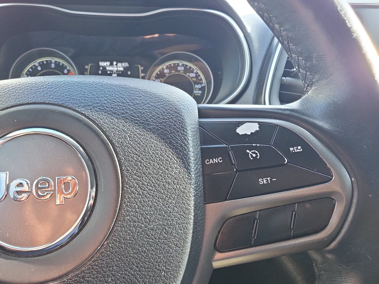 Used 2019 Jeep Cherokee Latitude w/ Cold Weather Group AWD/4WD image 12