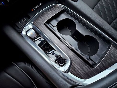 Used 2023 Buick Enclave Avenir w/ Avenir Technology Package FWD image 19