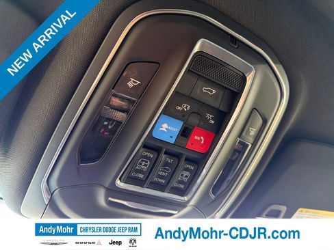 Used 2025 Jeep Grand Cherokee Limited w/ Luxury Tech Group II AWD/4WD image 36