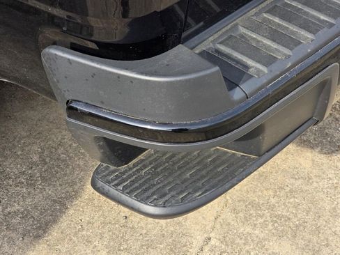 Used 2022 Chevrolet Colorado LT w/ LT Convenience Package image 7