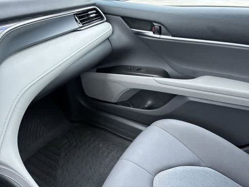 Used 2022 Toyota Camry LE FWD image 31