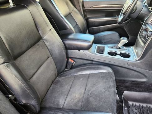 Used 2018 Jeep Grand Cherokee Altitude AWD/4WD image 17