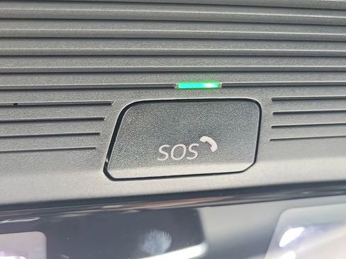 Used 2024 Volkswagen Atlas Cross Sport SE image 17