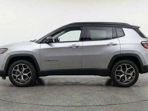 Used 2025 Jeep Compass Limited image 5