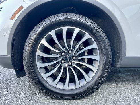 Used 2023 Lincoln Aviator Reserve w/ Equipment Group 201A image 9