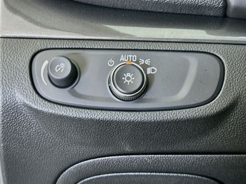 Used 2022 Buick Encore Preferred w/ Safety Package II AWD/4WD image 17