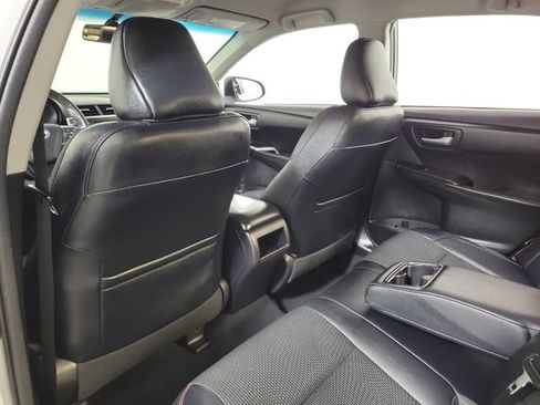 Used 2017 Toyota Camry SE FWD image 11