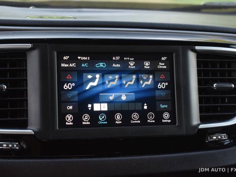 Used 2020 Chrysler Pacifica Touring-L FWD image 22