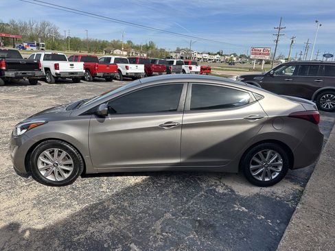 Used 2016 Hyundai Elantra SE w/ Option Group 02 image 6