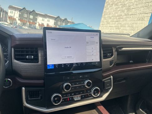 Used 2024 Ford Expedition Limited image 8