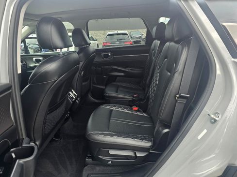Used 2023 Kia Sorento AWD image 15