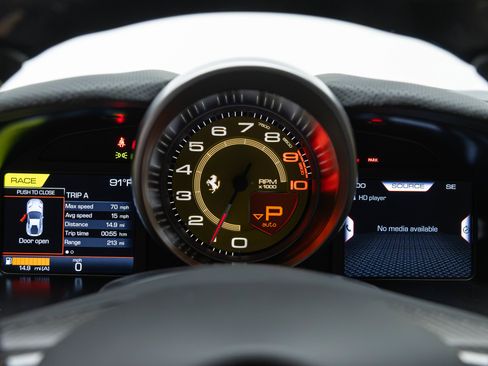 Used 2020 Ferrari 812 Superfast RWD image 26