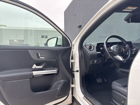 Used 2025 Mercedes-Benz GLA 250 4MATIC image 9