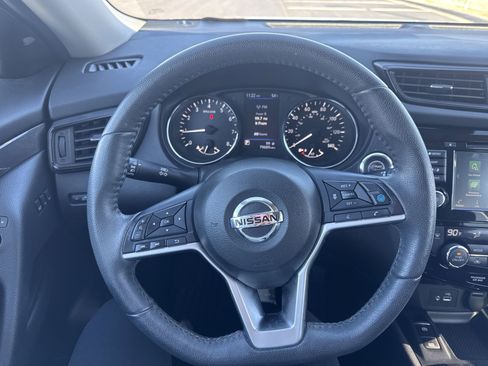 Used 2020 Nissan Rogue SV w/ Premium Package image 13