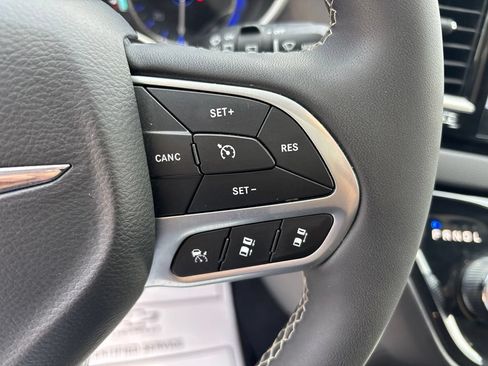 Used 2026 Chrysler Pacifica Select FWD image 15