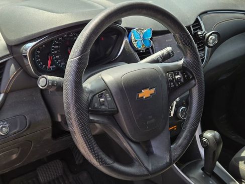 Used 2020 Chevrolet Trax LS w/ Tint and Cruise Package AWD/4WD image 9
