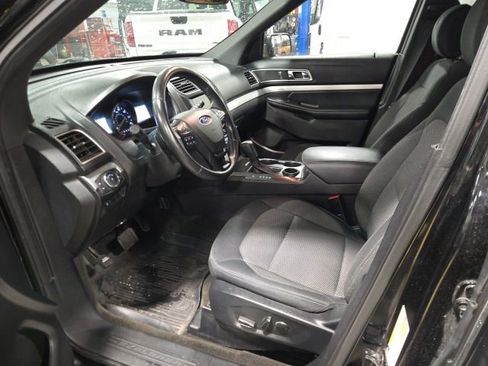 Used 2017 Ford Explorer XLT w/ Equipment Group 201A FWD image 13