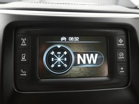 Used 2018 Jeep Cherokee Latitude w/ Safety Group AWD/4WD image 13