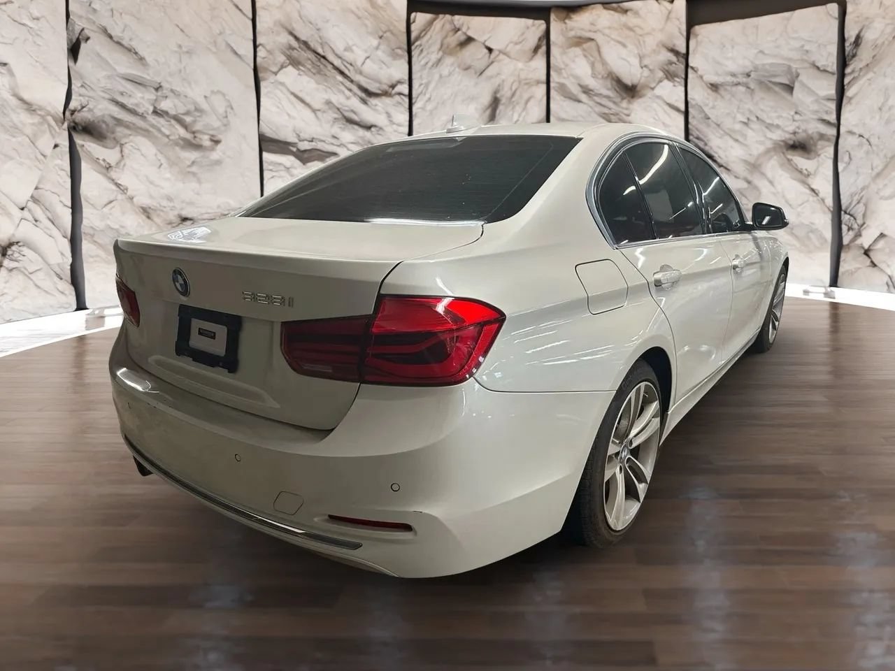 Used 2016 BMW 328i Sedan RWD image 5