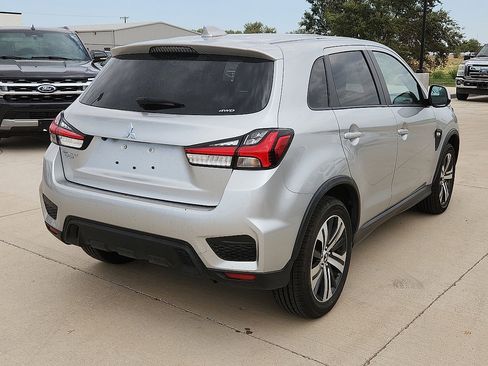 Used 2024 Mitsubishi Outlander Sport SE image 3