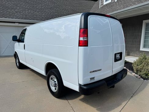 Used 2017 Chevrolet Express 2500 RWD image 4