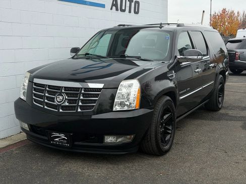 Used 2010 Cadillac Escalade ESV Premium image 2