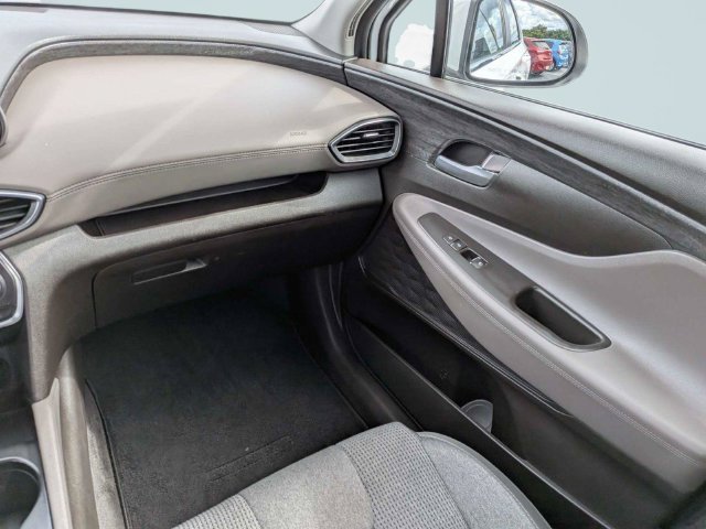 Used 2020 Hyundai Santa Fe SE AWD/4WD image 16