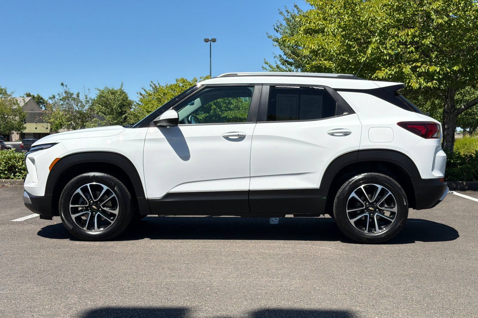 Used 2025 Chevrolet TrailBlazer LT AWD/4WD image 7