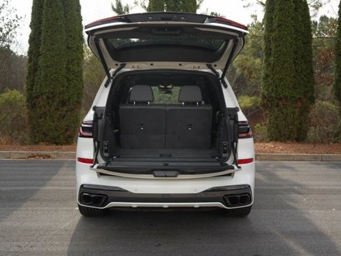 Used 2025 BMW X7 M60i w/ Executive Package image 11