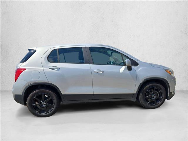 Used 2018 Chevrolet Trax LS FWD image 4