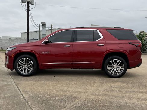 Used 2023 Chevrolet Traverse High Country FWD image 6