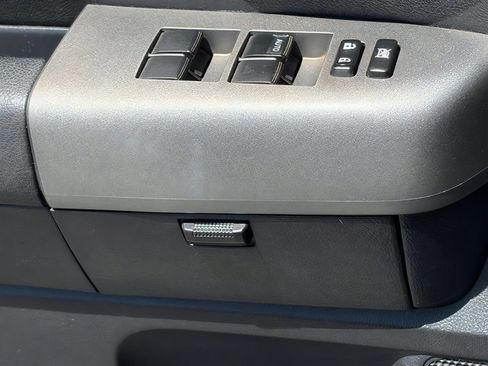 Used 2013 Toyota Tundra 4x4 CrewMax w/ Tow Pkg image 16