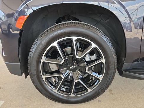 Used 2024 Chevrolet Tahoe RST RWD image 32
