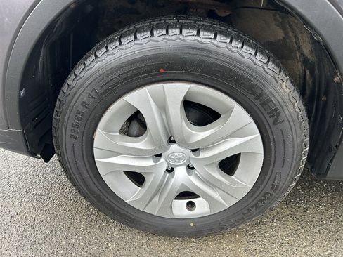 Used 2014 Toyota RAV4 LE AWD/4WD image 7
