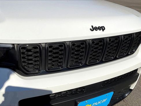 Used 2022 Jeep Grand Cherokee L Limited w/ Black Appearance Package AWD/4WD image 31